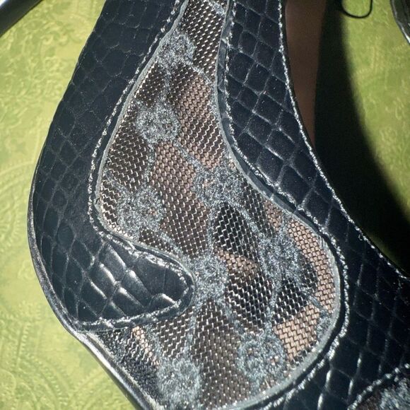 Brand new with box Gucci Elegant Black Lace Stiletto Heels - Picture 3 of 7